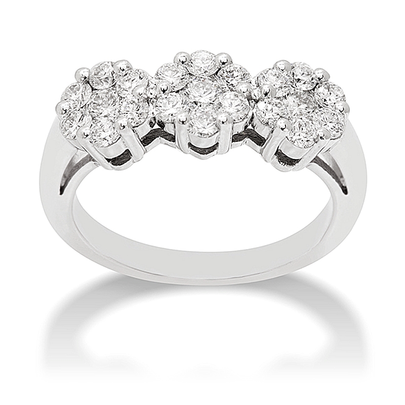 18 kt White Gold Ring with F/VVS Natural Diamonds.