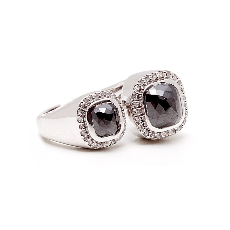 18 Kt White Gold Ring with Black Diamonds Kt. 4,60 and Natural Diamonds Kt. 0,38 F-VVS