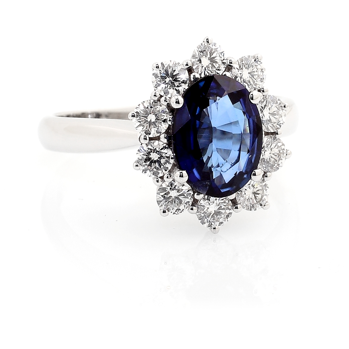 750 Mill. White Gold Ring with 0,80 Ct. Diamonds and 1,80 Ct. Sapphire