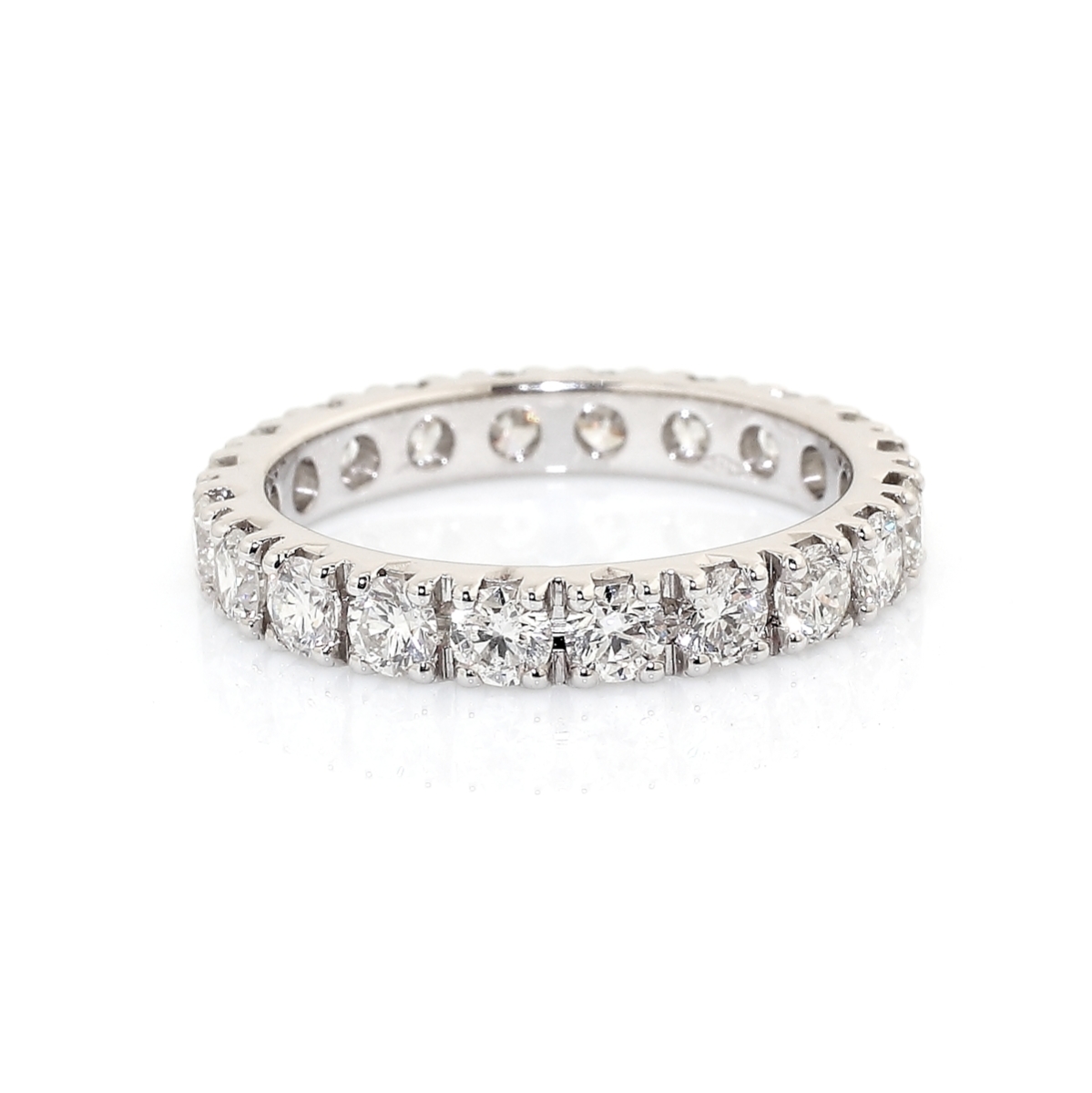 750 Mill. White Gold Ring with 1,80 Ct. Diamonds