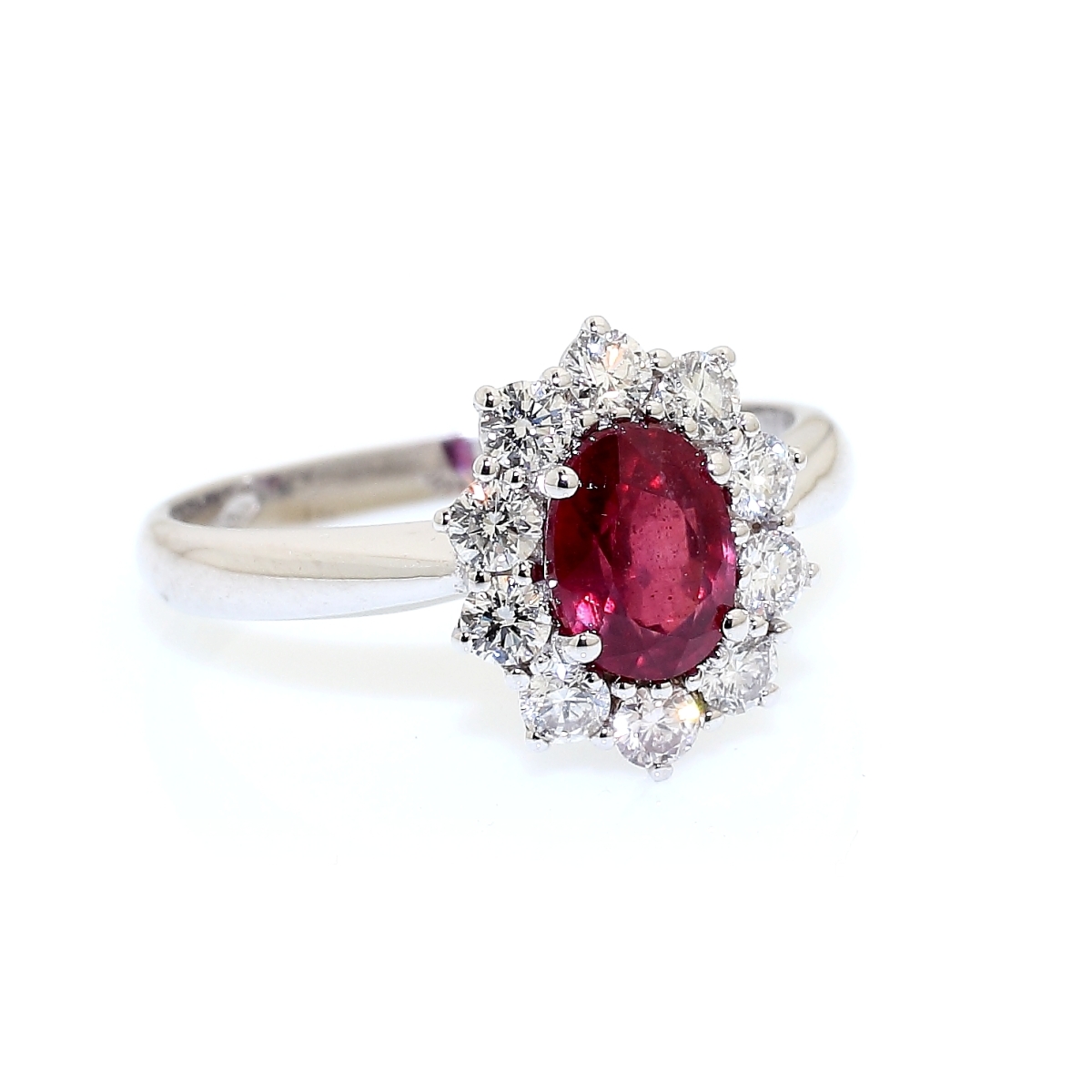 750 Mill. White Gold Ring with 0,53 Ct. Diamonds and 1,21 Ct. Ruby