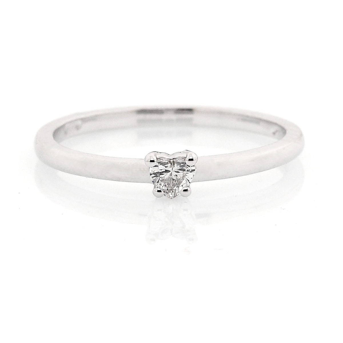 750 Mill. White Gold Ring with Hearth 0,11 Ct. F-Vs Diamond