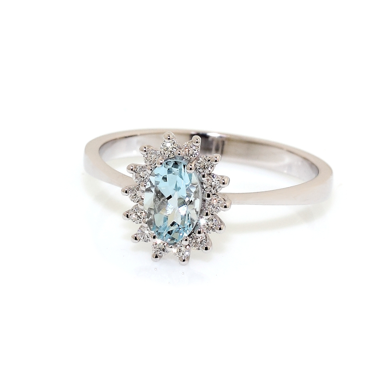 18 kt White Gold Ring with Kt. 0,43 Aquamarine and Kt. 0,18 Natural Diamonds