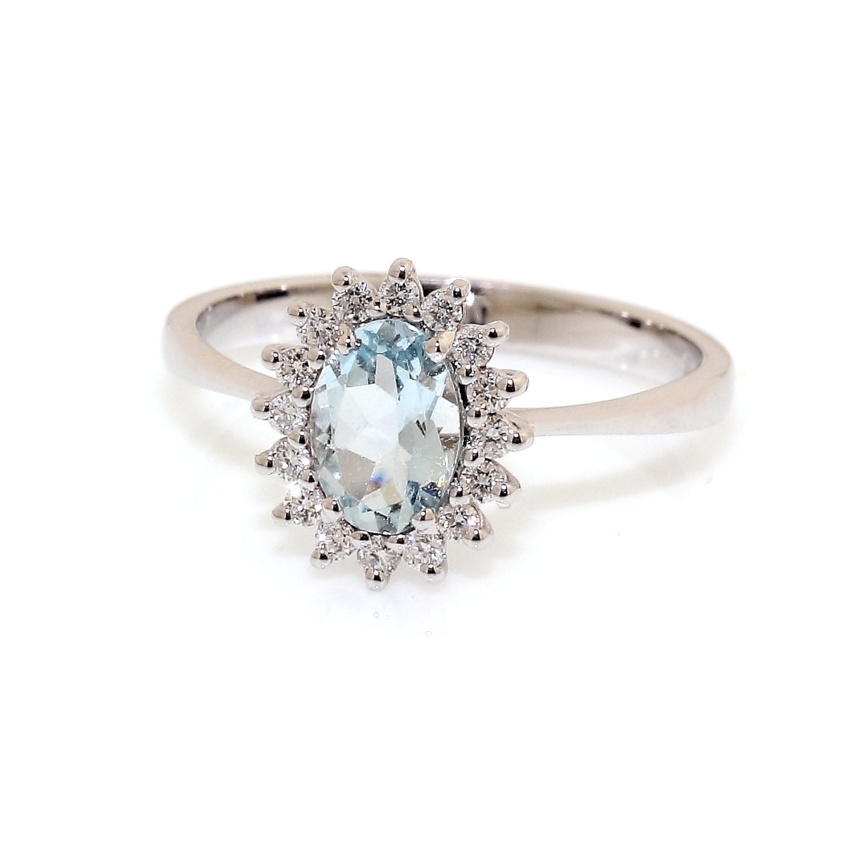 18 kt White Gold Ring with Kt. 0,63 Aquamarine and Kt. 0,20 Natural Diamonds